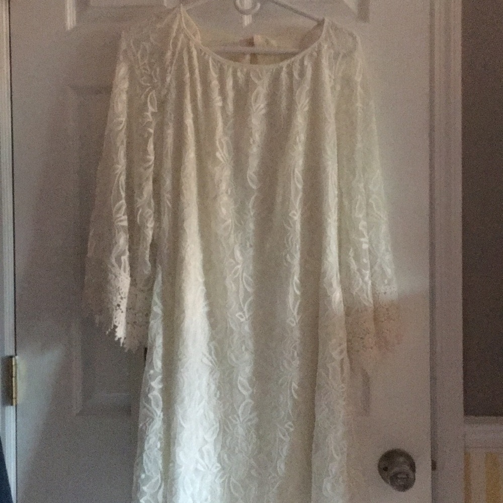 White lace keyhole dress